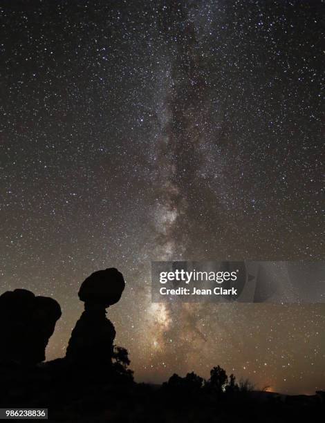 milky way over balanced rock, arches np - balanced rock stock pictures, royalty-free photos & images