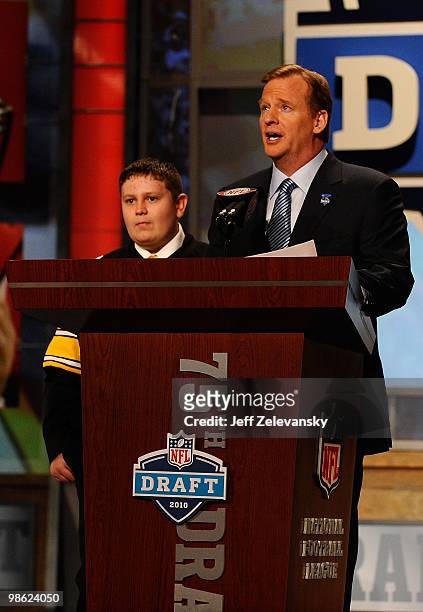 Commissioner Roger Goodell introduces 16-year old Zachary Hatfield from Florence, KY, Hatfield then made the announcement that Maurkice Pouncey from...