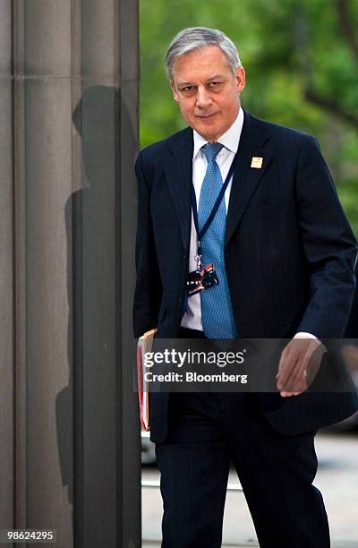 Christian Noyer, governor of the Banque de France, arrives at the Canadian embassy for a dinner with the finance ministers and central bankers of the...