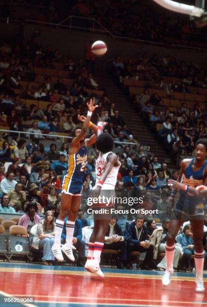 Billy Knight of the Indiana Pacers shoots over Rich Jones of the New Jersey Nets during an ABA basketball game circa 1975 at Nassau Veterans Memorial...