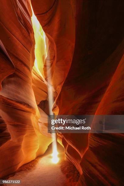 beam - antelope canyon stock-fotos und bilder