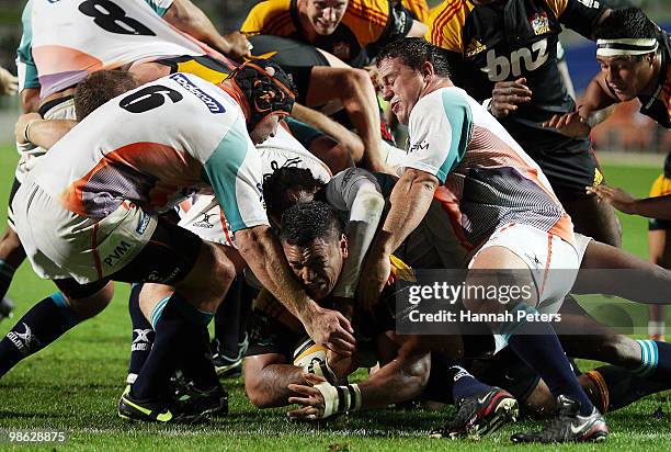 Hika Elliot of the Chiefs dives over to score during the round 11 Super 14 match between the Chiefs and the Cheetahs at Waikato Stadium on April 23,...