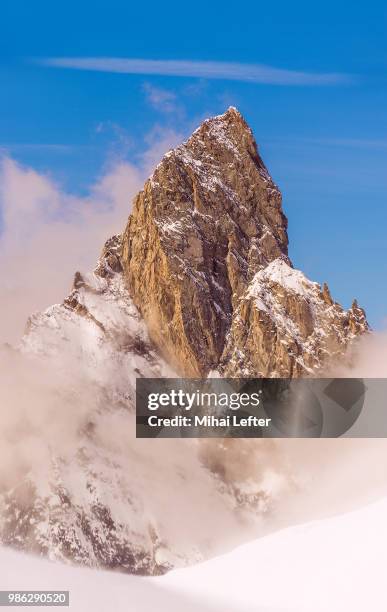 aiguille noire de peuterey - noire ストックフォトと画像