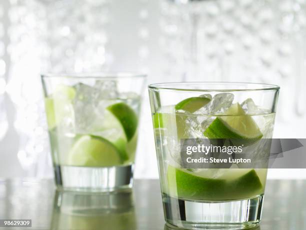 two caipirinha cocktail drinks - caipirinha foto e immagini stock