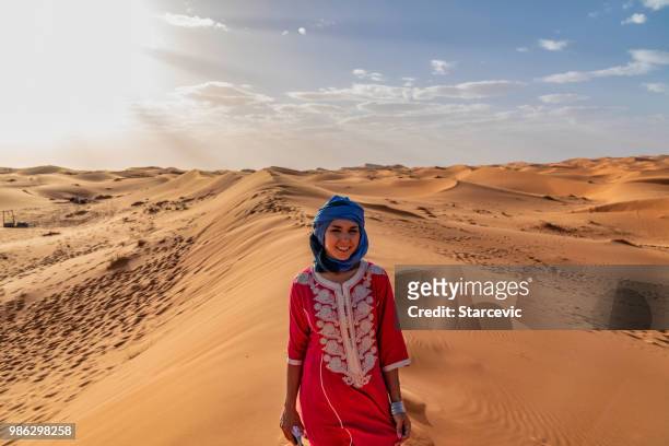 tourist in the sahara desert morocco - hot arabian women stock pictures, royalty-free photos & images