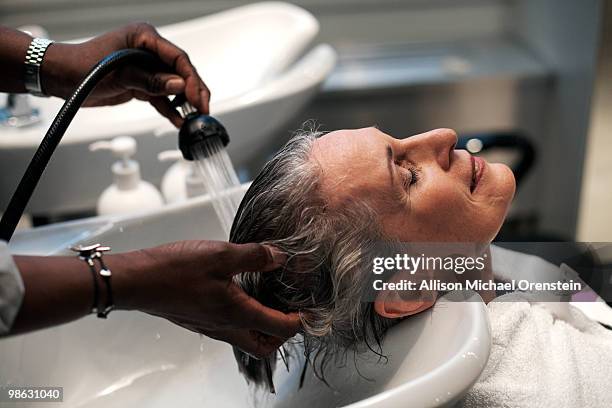 woman getting hair washed at salon - hairdresser washing hair stock pictures, royalty-free photos & images