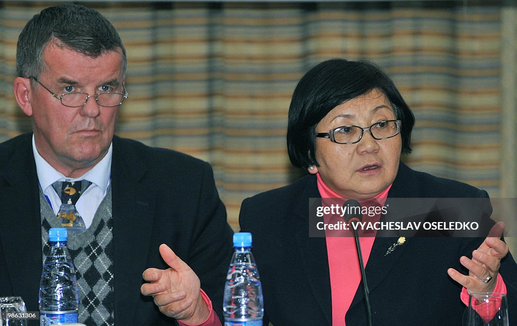 Kyrgyz interim leader Roza Otunbayeva (R