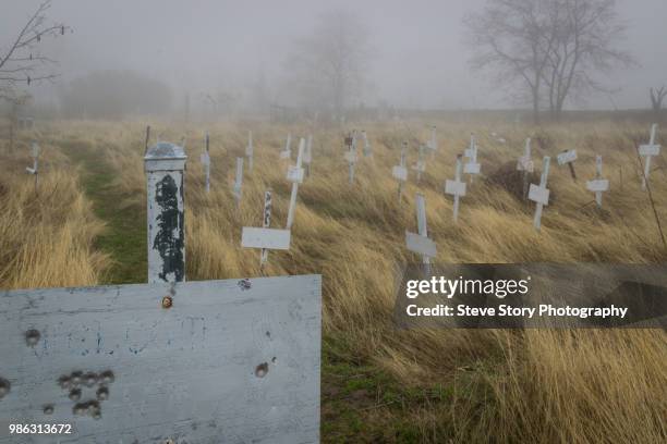 welcome, it says... - file graveyard fields 3.jpg stock pictures, royalty-free photos & images