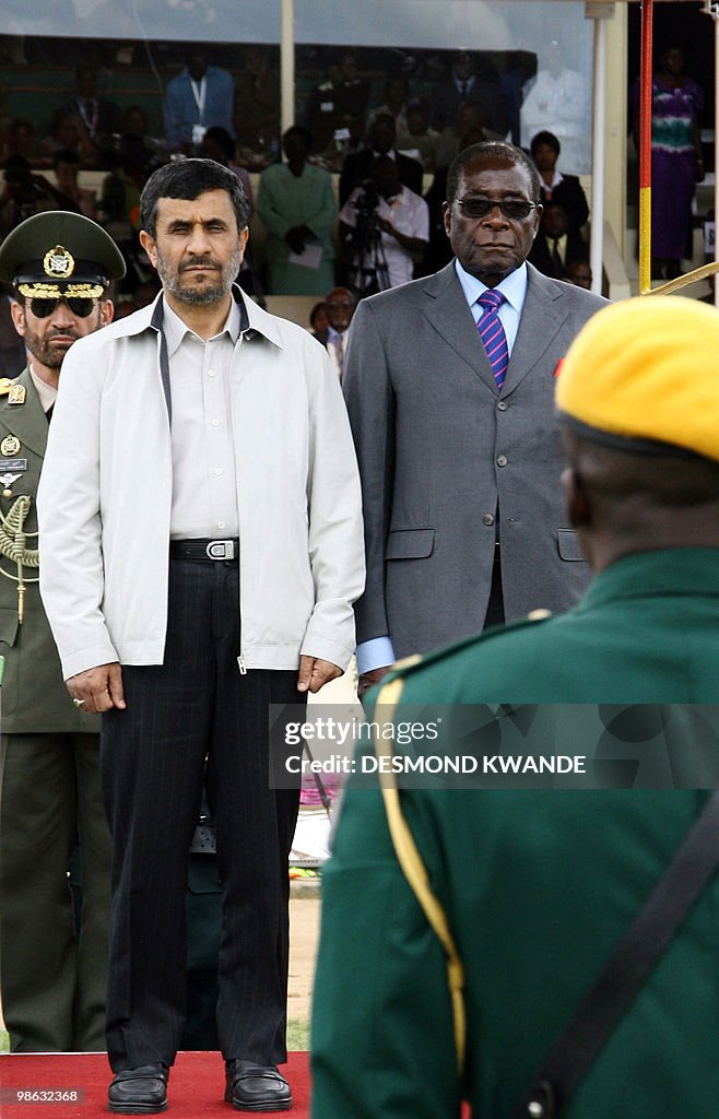 Zimbabwean President Robert Mugabe (R) a