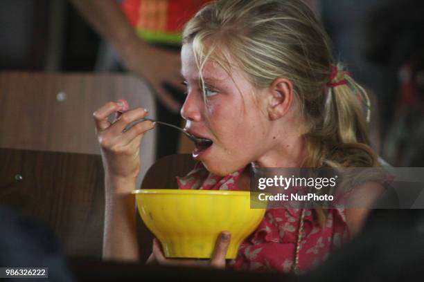 More than 1000 people, including children, adults, the elderly and the indigent, attend on June 27, 2018 in Maracaibo, Venezuela. To the Padre Claret...