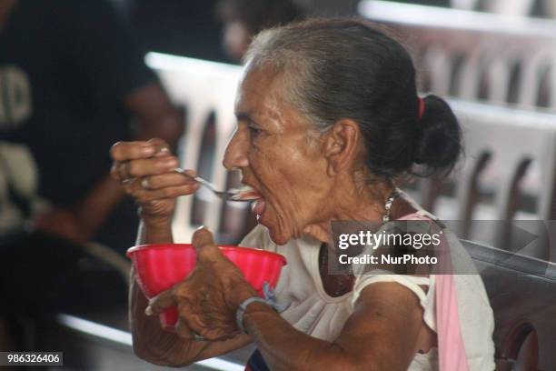 More than 1000 people, including children, adults, the elderly and the indigent, attend on June 27, 2018 in Maracaibo, Venezuela. To the Padre Claret...