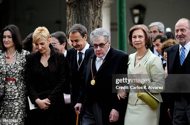 Spanish Culture Minister Angeles Gonzalez Sinde, Sonsoles Espinosa, Mexican writer Jose Emilio Pacheco, Queen Sofia of Spain and King Juan Carlos of...