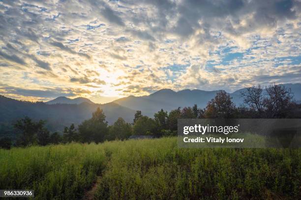 sunset in pai, chiang mai, thailand - pai stock-fotos und bilder