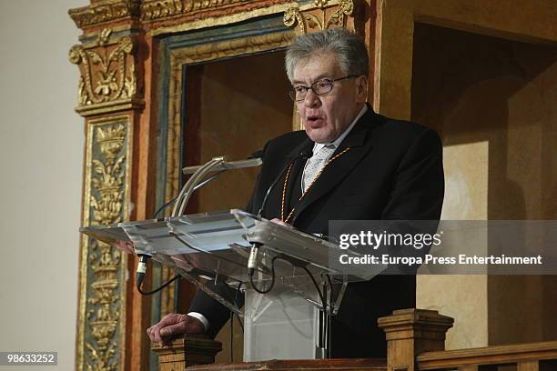 Mexican novelist Jose Emilio Pacheco Berny speaks as he receives the Miguel de Cervantes Award during the Cervantes Prize ceremony at Alcala de...