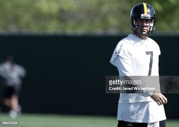 Ben Roethlisberger of the Pittsburgh Steelers practices on April 19, 2010 at the Pittsburgh Steelers South Side training facility in Pittsburgh,...