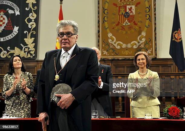 Mexican writer Jose Emilio Pacheco poses after being awarded the Miguel de Cervantes 2009 Prize for literature by Spain's King Juan Carlos at the...