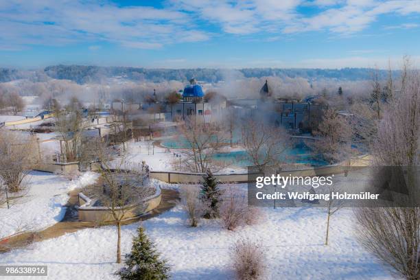 badelandschaft im schnee - schnee stock pictures, royalty-free photos & images