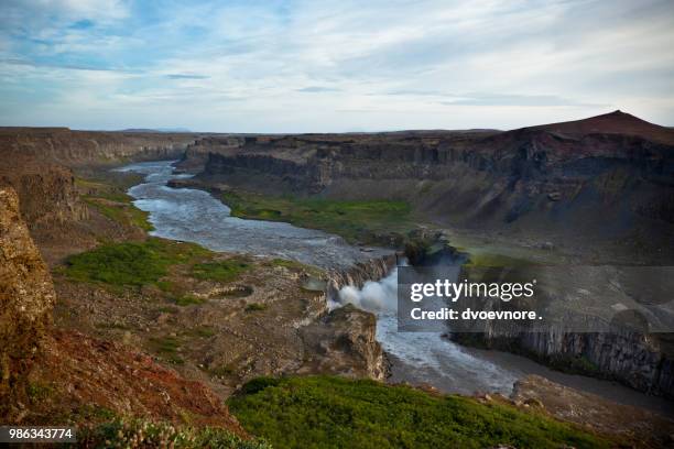 dettifoss waterfall in iceland from above - dettifoss waterfall foto e immagini stock