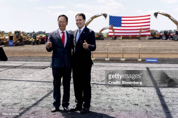 Terry Gou, chairman of Foxconn Technology Group, left, and Scott Walker, governor of Wisconsin, stand for photographs ahead of a groundbreaking...
