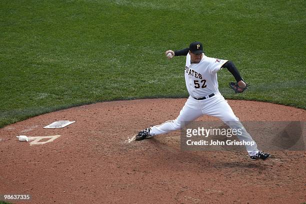 Joel Hanrahan of the Pittsburgh Pirates delivers the pitch during the game between the Milwaukee Brewers and the Pittsburgh Pirates on Thursday,...