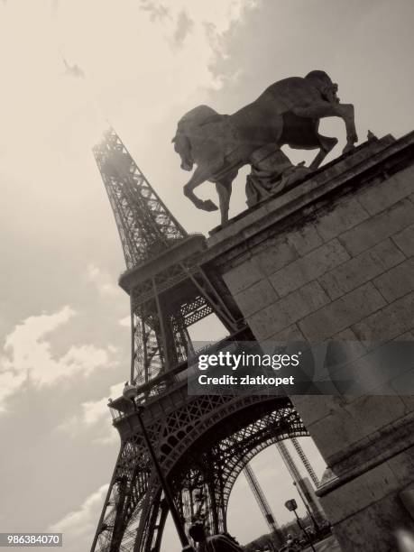 eifel - eifel toren stockfoto's en -beelden