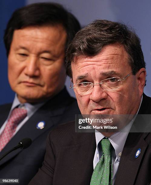 Canadian Finance Minister Jim Flaherty and South Korean Finance Minister Yoon Jeung-hyun participate in a news conference at the International...