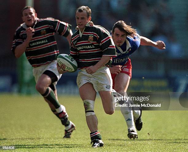 Austin Healey of Leicester breaks away from David Venditti of Stade Francais during the match between Stade Francais v Leicester Tigers in the...