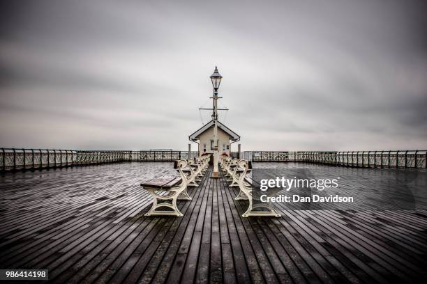 end of the pier - south glamorgan imagens e fotografias de stock