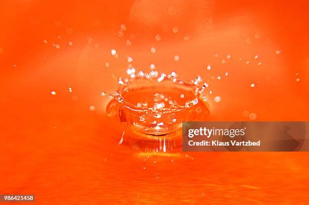 waterdrop crown - splash crown stock pictures, royalty-free photos & images