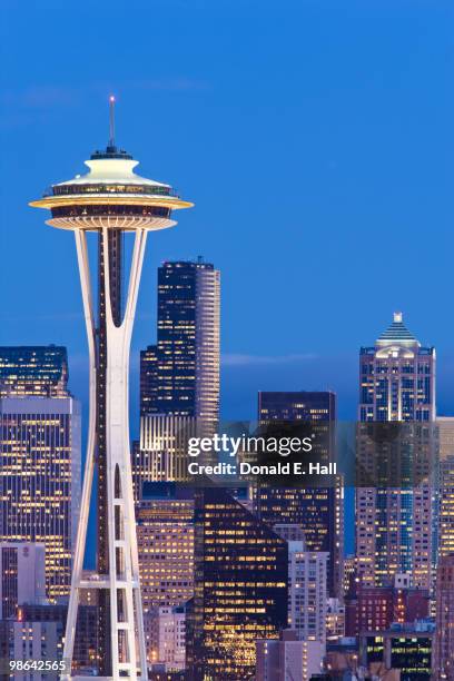 seattle skyline at night - space needle bildbanksfoton och bilder