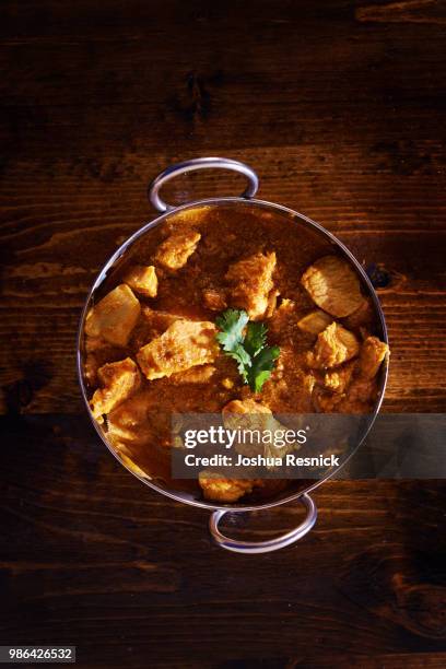 overhead photo of a batli dish with indian butter chicken curry - butter dish stock pictures, royalty-free photos & images