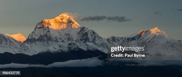 dhaulagiri i 8,167m (26,795 ft) - dhaulagiri stock-fotos und bilder