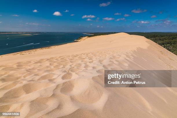 dune of pilat -  sand dune, arcachon bay, aquitaine, france, atlantic ocean - duna de pilat fotografías e imágenes de stock