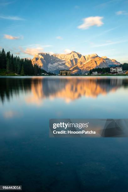 lake misurina - lake misurina stock pictures, royalty-free photos & images