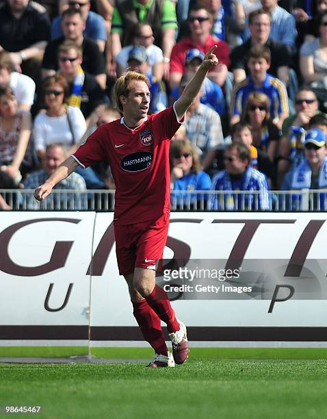 Marc Schnatterer of 1. FC Heidenheim celebrates his first goal during the Third League match between Carl Zeiss Jena and 1.FC Heidenheim at the...