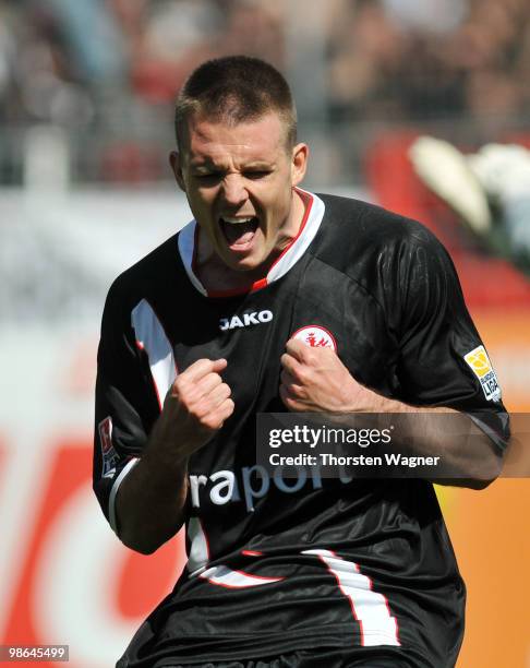 Alexander Meier of Frankfurt celebrates after scoring the 2:0 during the Bundesliga match between FSV Mainz 05 and Eintracht Frankfurt at Bruchweg...