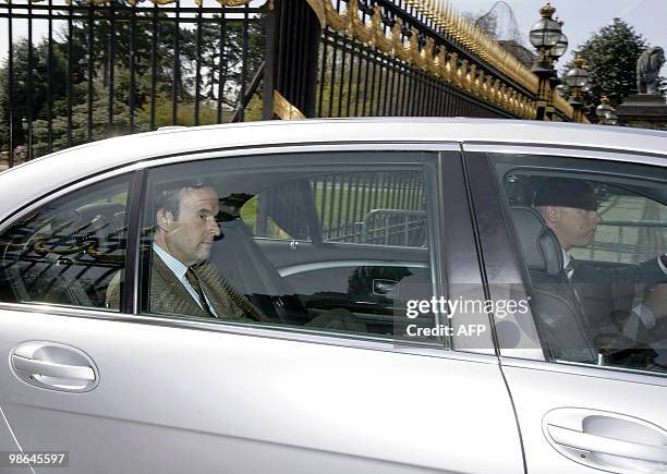 Thomas Leysen, chairman of the VBO-FEB leaves after a consultation with King Albert II, on April 24, 2010 at Laeken/Laken Royal Castle in Brussels....