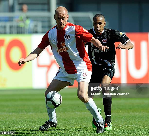 Miroslav Karhan of Mainz battles for the ball with Ricardo Anthony Clark of Frankfurt during the Bundesliga match between FSV Mainz 05 and Eintracht...