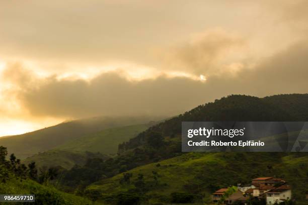 the sun is coming up in the morning - st helena imagens e fotografias de stock