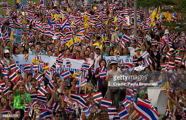 Thai Pro-government supporters rally in support of the government's rejection of not agreeing to the anti-government 'Red Shirt' protesters request...