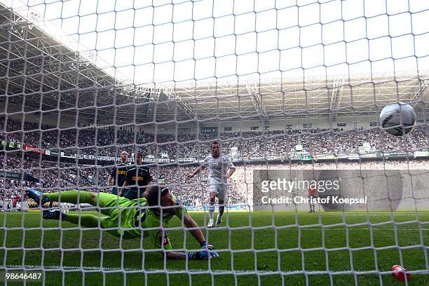 Miroslav Klose of Bayern scores the first goal against Logan Bailly of Gladbach during the Bundesliga match between Borussia Moenchengladbach and FC...