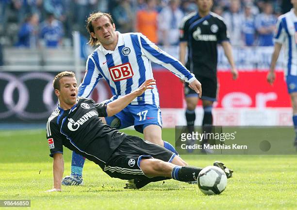 Theofanis Gekas of Berlin battles for the ball with Lukas Schmitz of Schalke during the Bundesliga match between Hertha BSC Berlin and FC Schalke 04...