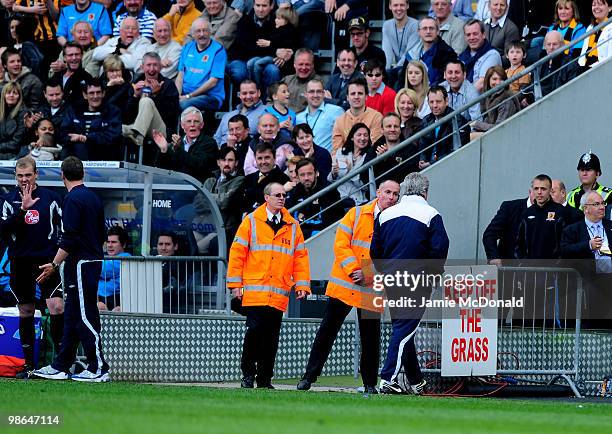 Steve Bruce of Sunderland is sent to the stands during the Barclays Premier League match between Hull City and Sunderland at the KC Stadium on April...