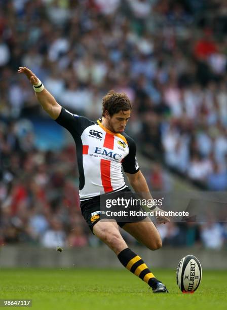 Danny Cipriani of Wasps kicks a penalty during the Guinness Premiership St George's Day Game between London Wasps and Bath Rugby at Twickenham on...