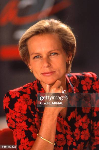 Christine Ockrent sur le plateau du journal d'Antenne 2 à Paris en septembre 1988, France.