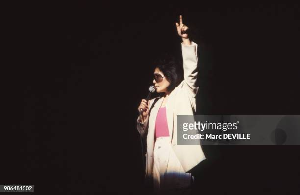 Yoko Ono en concert à Bruxelles le 28 février 1986, Belgique.