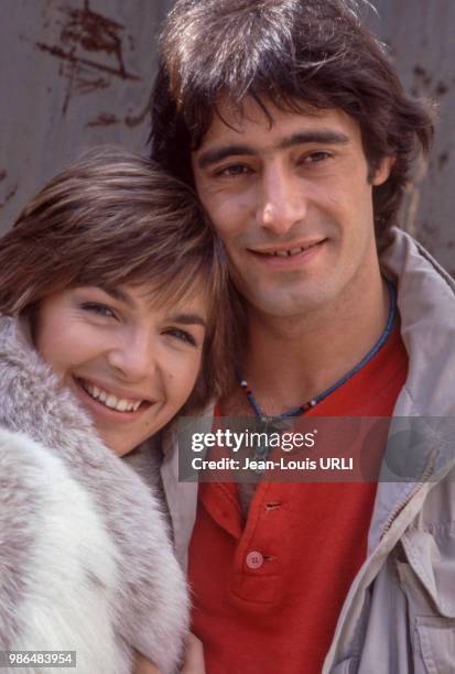 Gérard Lanvin et Véronique Jannot sur le tournage du film 'Tir groupé' réalisé par Jean-Claude Missiaen à Paris en février 1982, France.