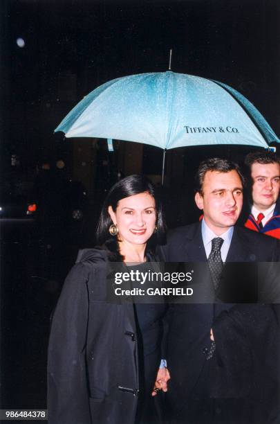 Paloma Picasso et son mari Eric Thévenet arrivent pour une soirée chez Tiffany le 3 novembre 1999 à Paris, France.