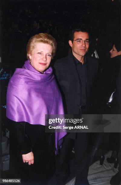 La ministre Catherine Trautmann et Jean-Luc Delarue aux Victoires de la Musique le 11 mars 2000, France.