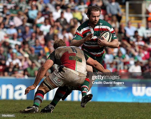 Geordan Murphy of Leicester takes on Chris Robshaw during the Guinness Premiership match between Leicester Tigers and Harlequins at Welford Road on...